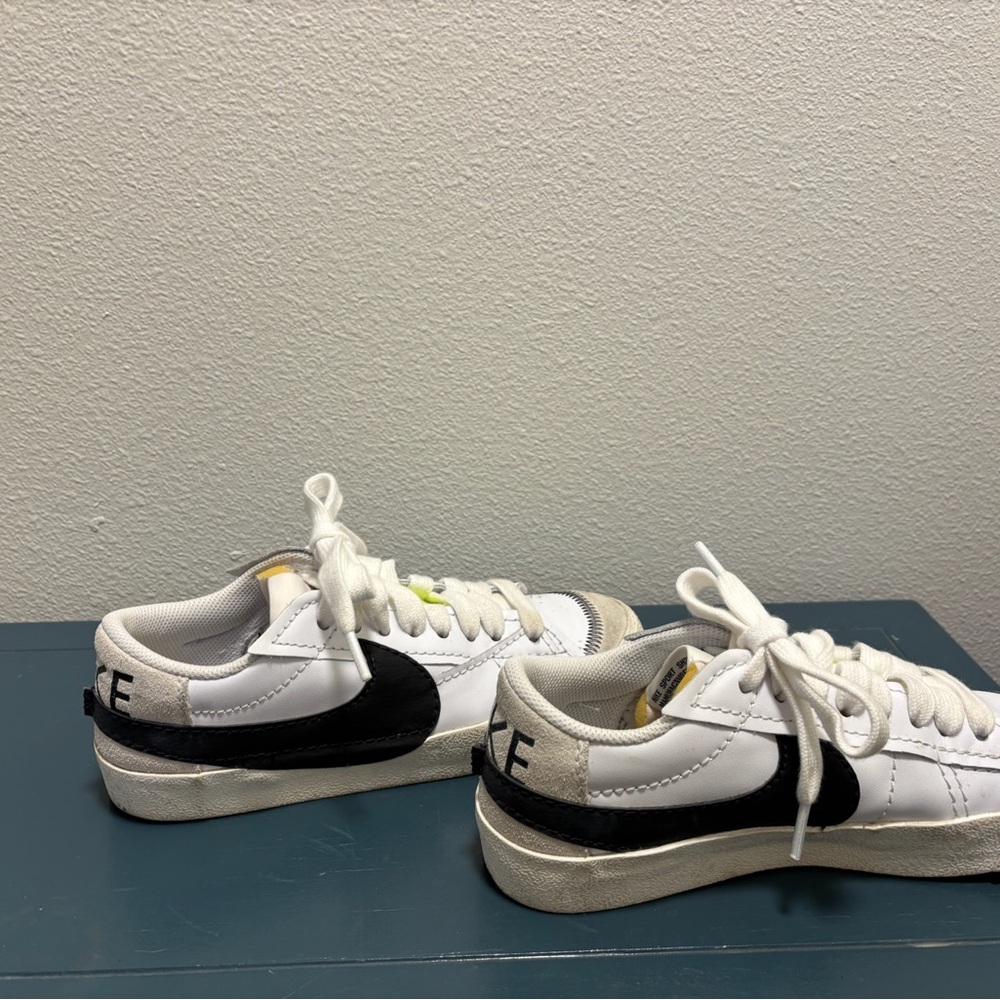 Nike W Blazer Low ‘77 Jumbo - Picture 2 of 5